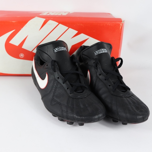 Athletic_Shoes